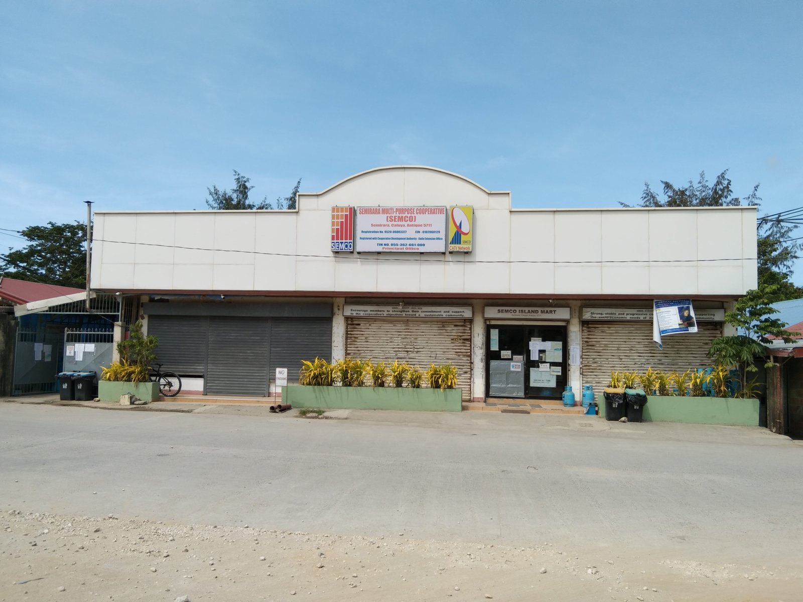 SEMCO Island Mart Store Front
